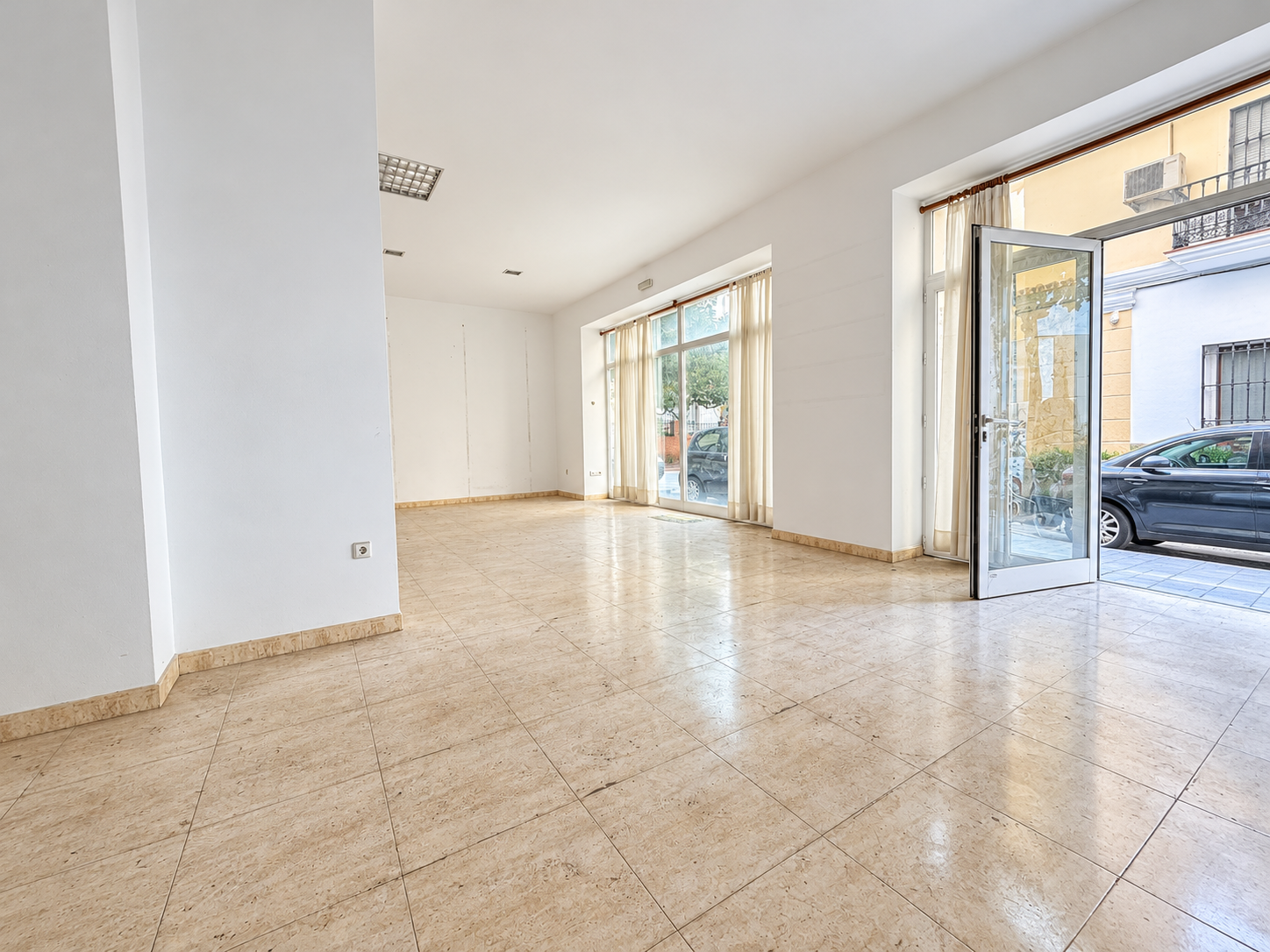 Commercial Premises in Fuengirola, Malaga, Spain – 428-05804P