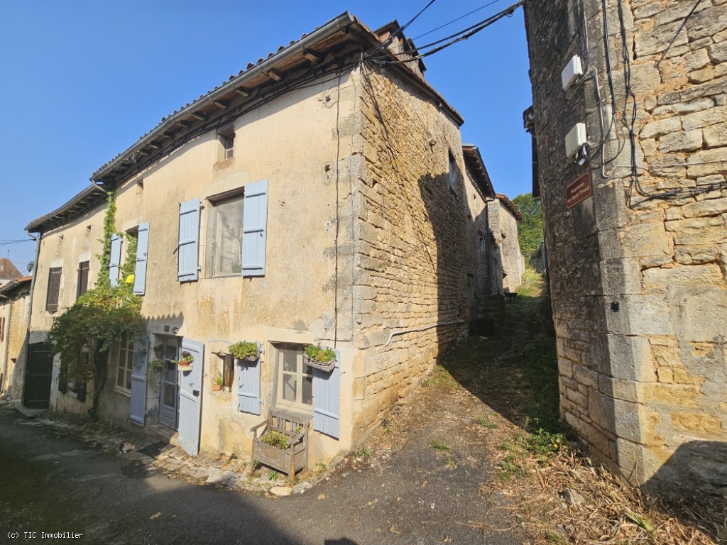 2 bedroom House in Nanteuil-En-Vallee, Nanteuil-En-Vallée, France – r7636