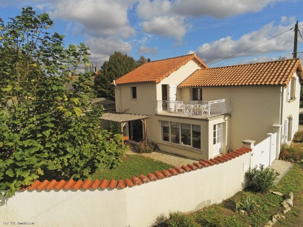 2 bedroom House in Villefagnan, France – r7624
