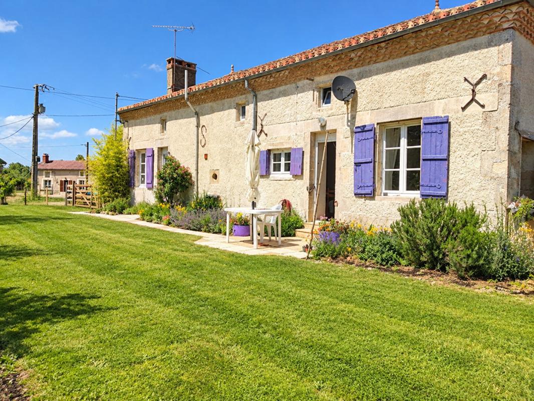 3 bedroom corps de ferme in Adriers, Vienne, France