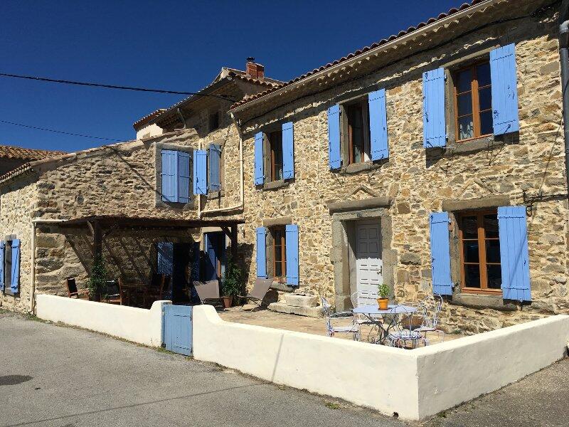 Serviès-en-Val – Characterful 5-bedroom stone village house with heated pool and panoramic mountain views.