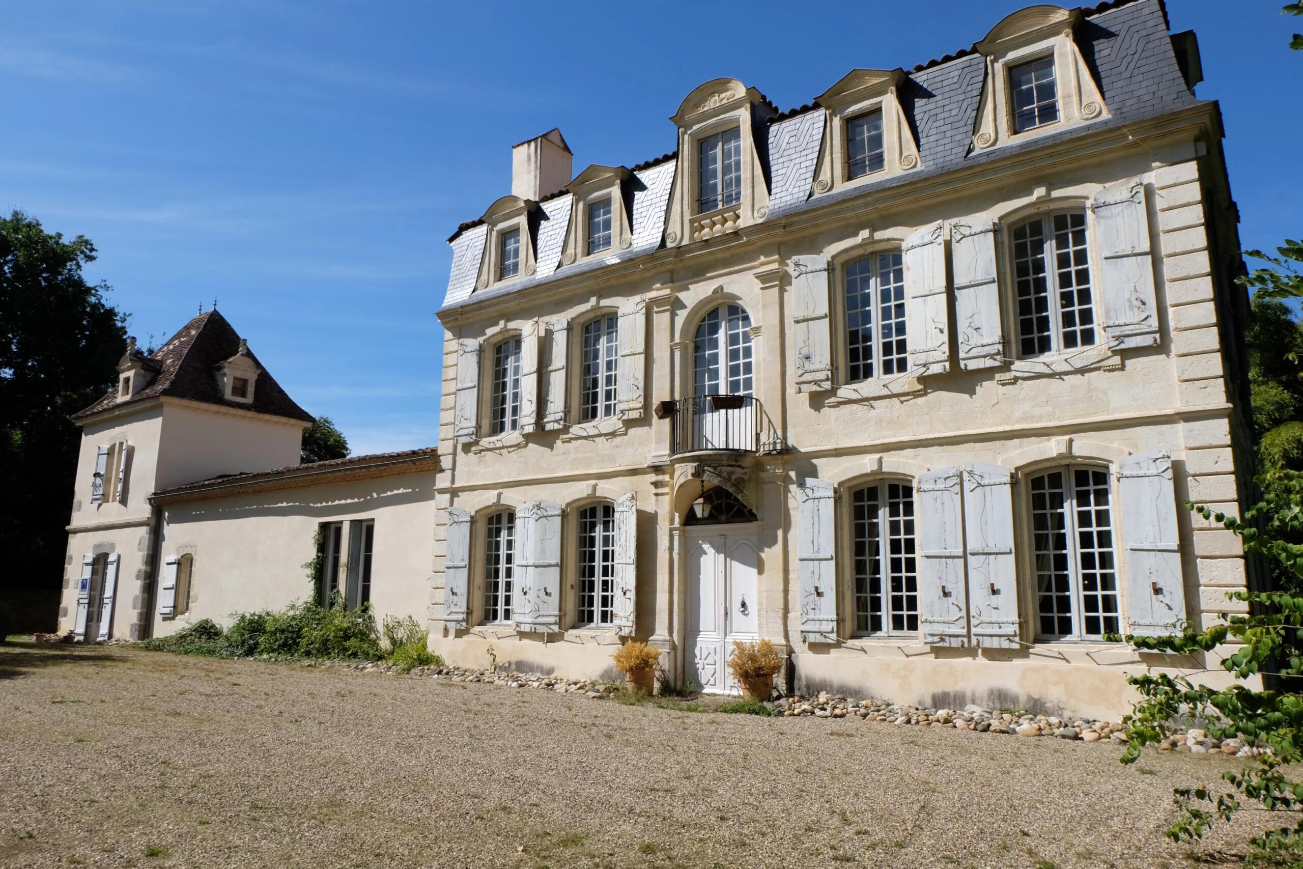Manor house with pool and guest annexe, Nouvelle-Aquitaine – France – BVI82793