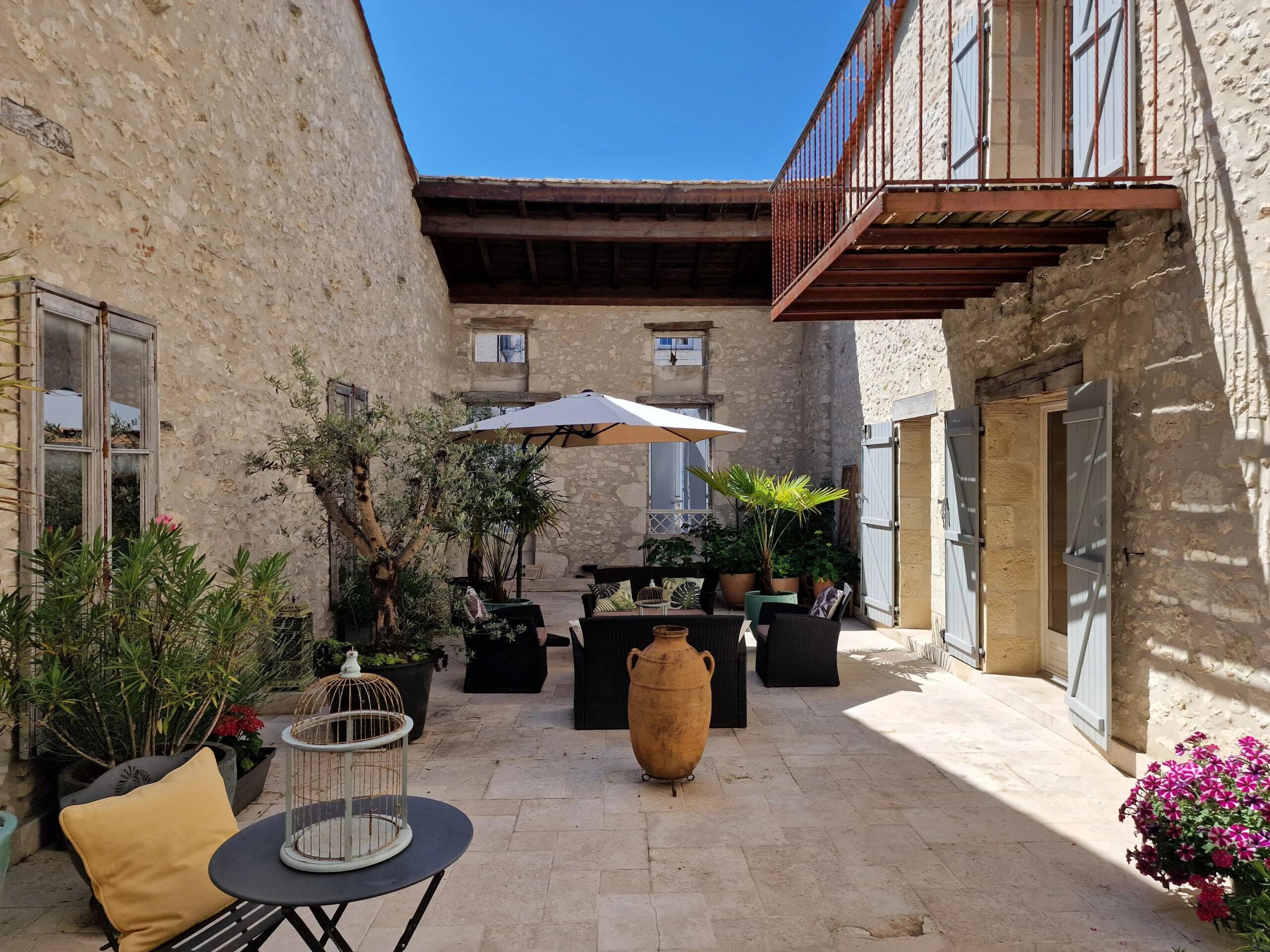 Elegant and Substantial Townhouse with Roof Garden and Independent Apartment – Eymet, Nouvelle-Aquitaine – France – BVI83388