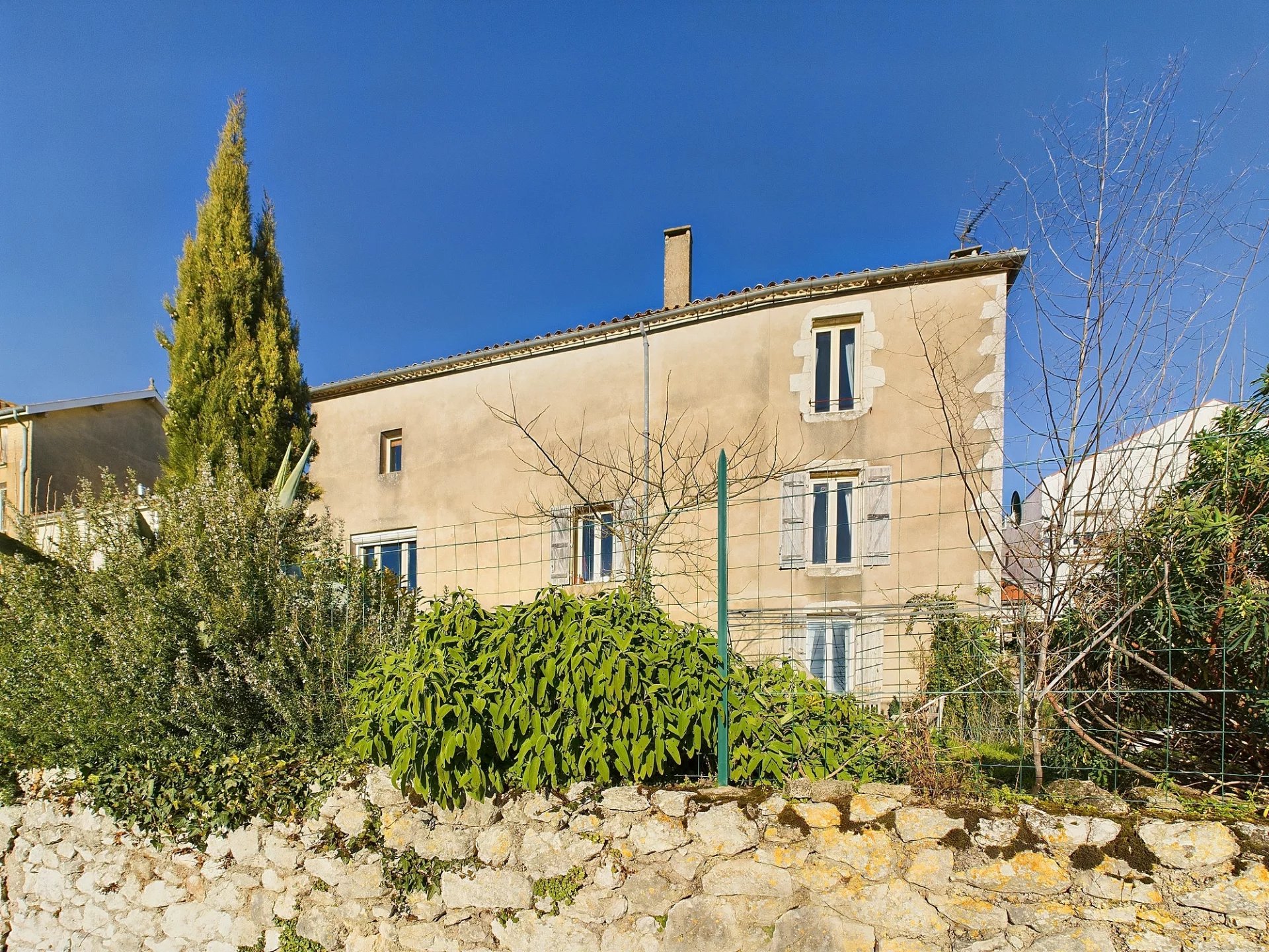 Charming village house with garden and garage, Nouvelle-Aquitaine – France – BVI77689