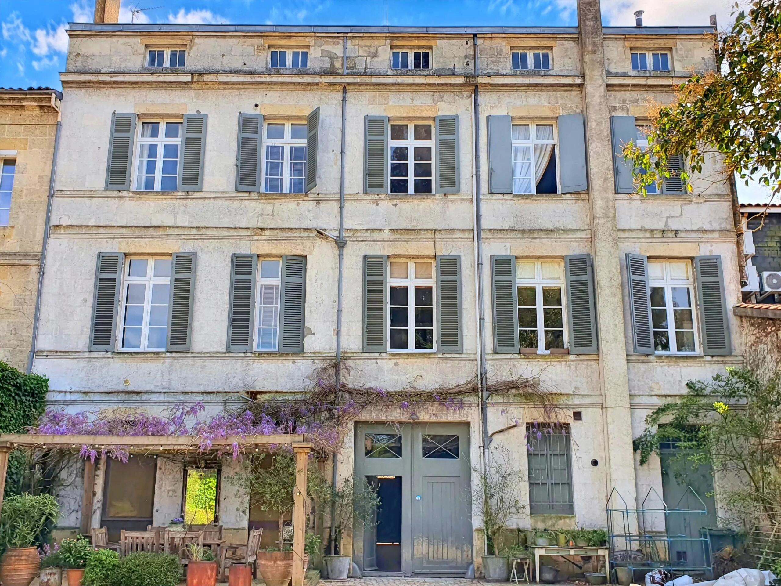 An exeptional, elegant Maison de Maître, Nouvelle-Aquitaine – France – BVI80702