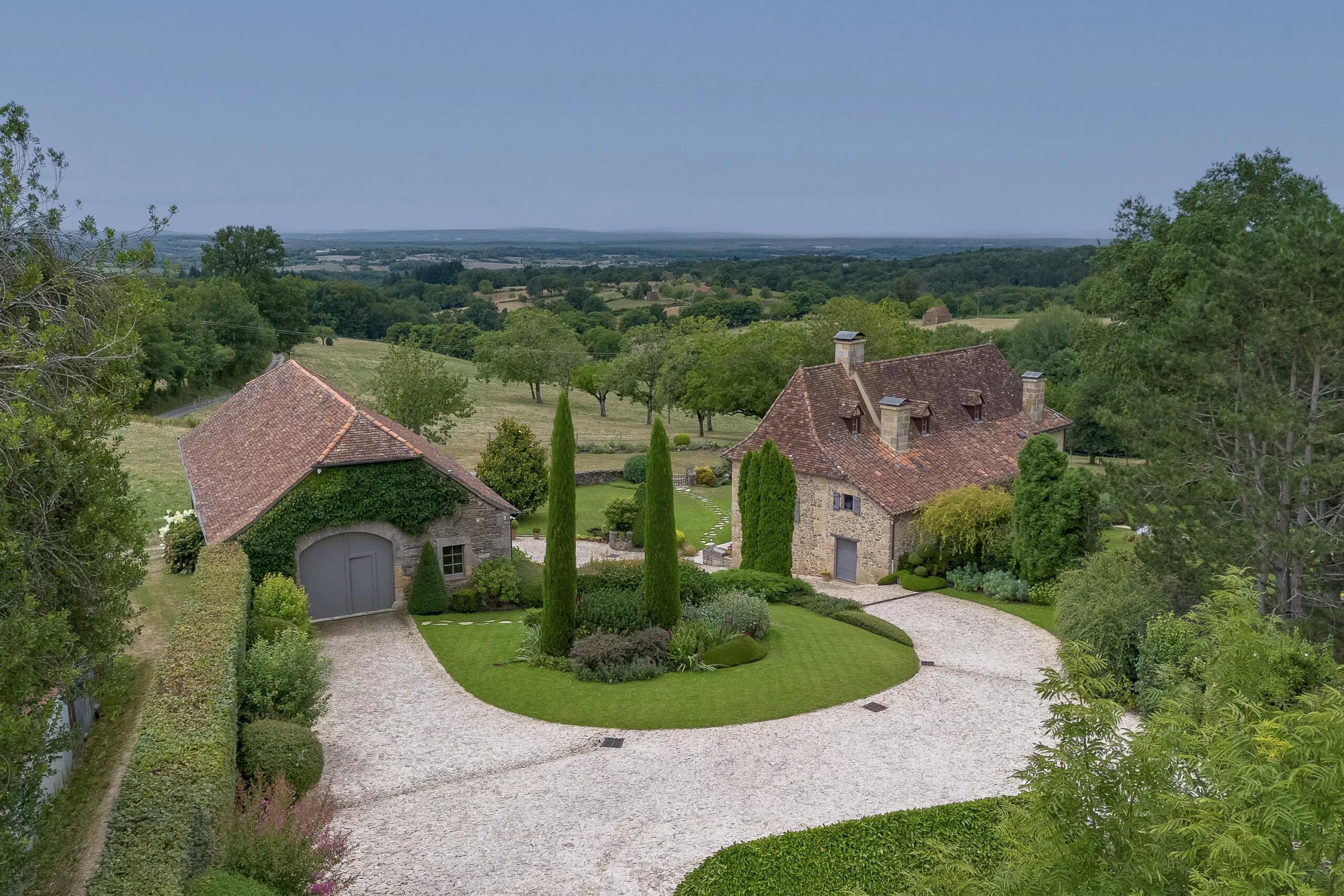Rare 16th century property with swimming pool, gardens and 13 hectares – Lot countryside, Occitanie – France – BVI81693