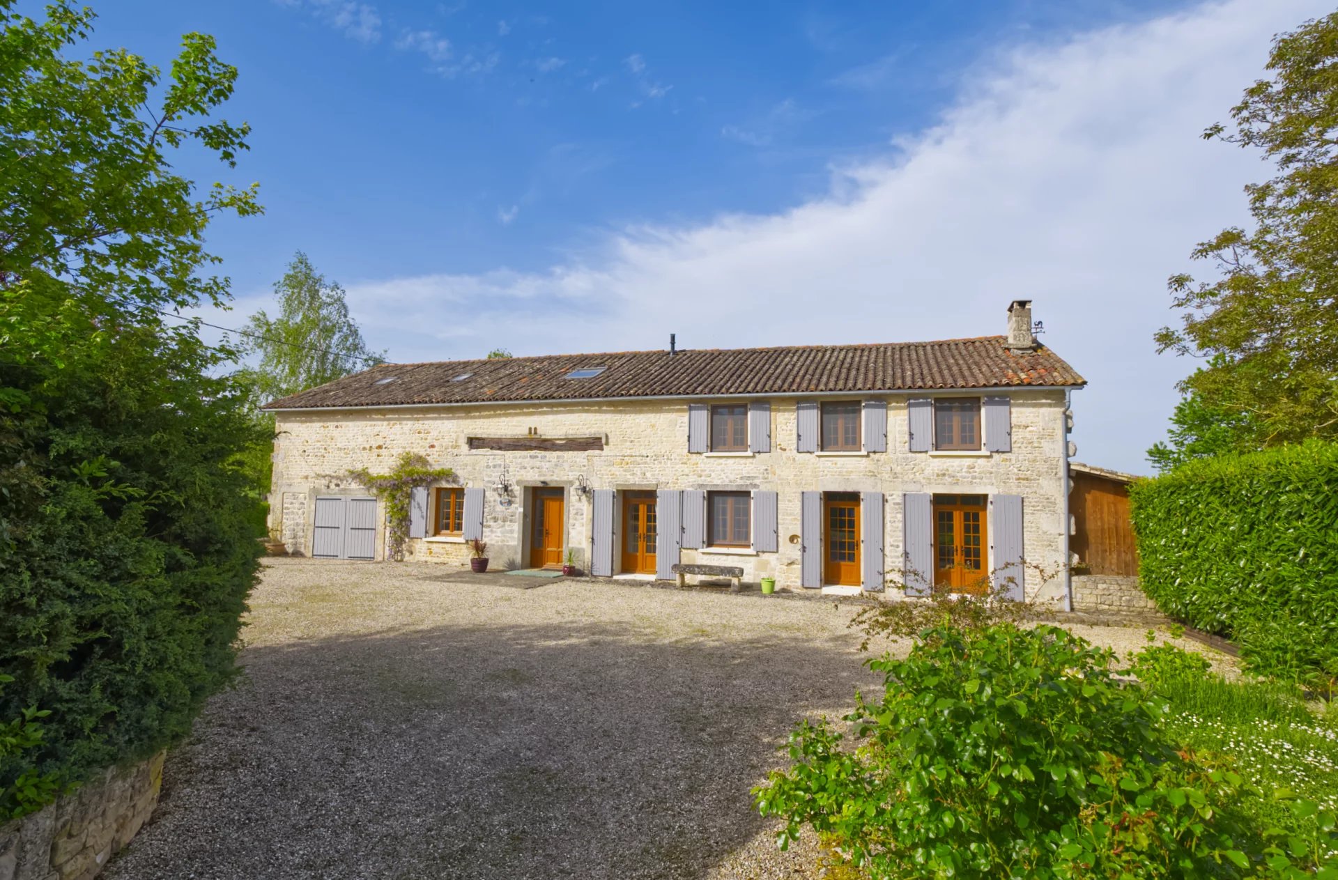 Fabulous 5-bedroom property with heated pool, Nouvelle-Aquitaine – France – BVI80747