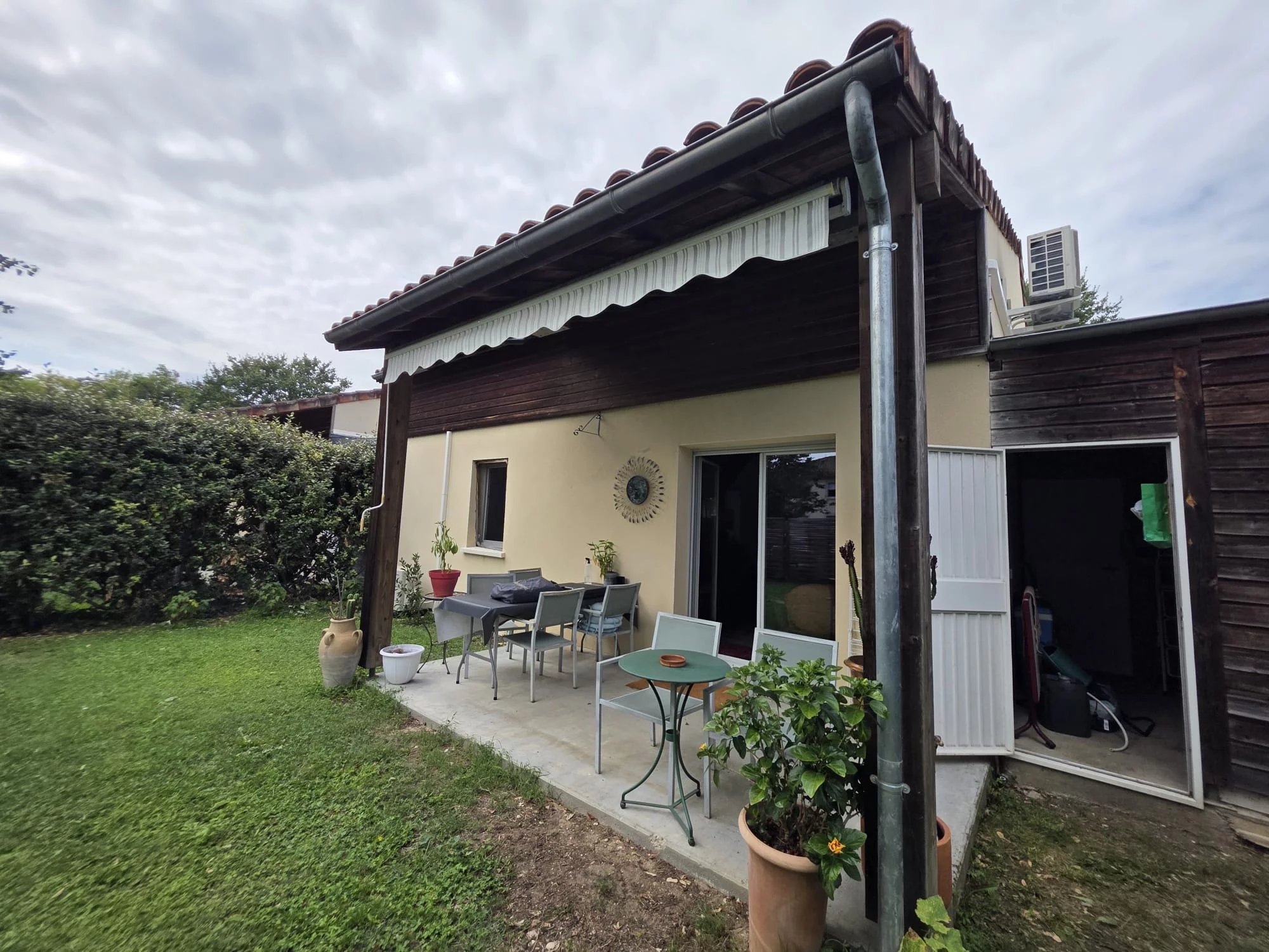 A charming 3-bedroom villa with covered terrace and private garden, Nouvelle-Aquitaine – France – BVI87494
