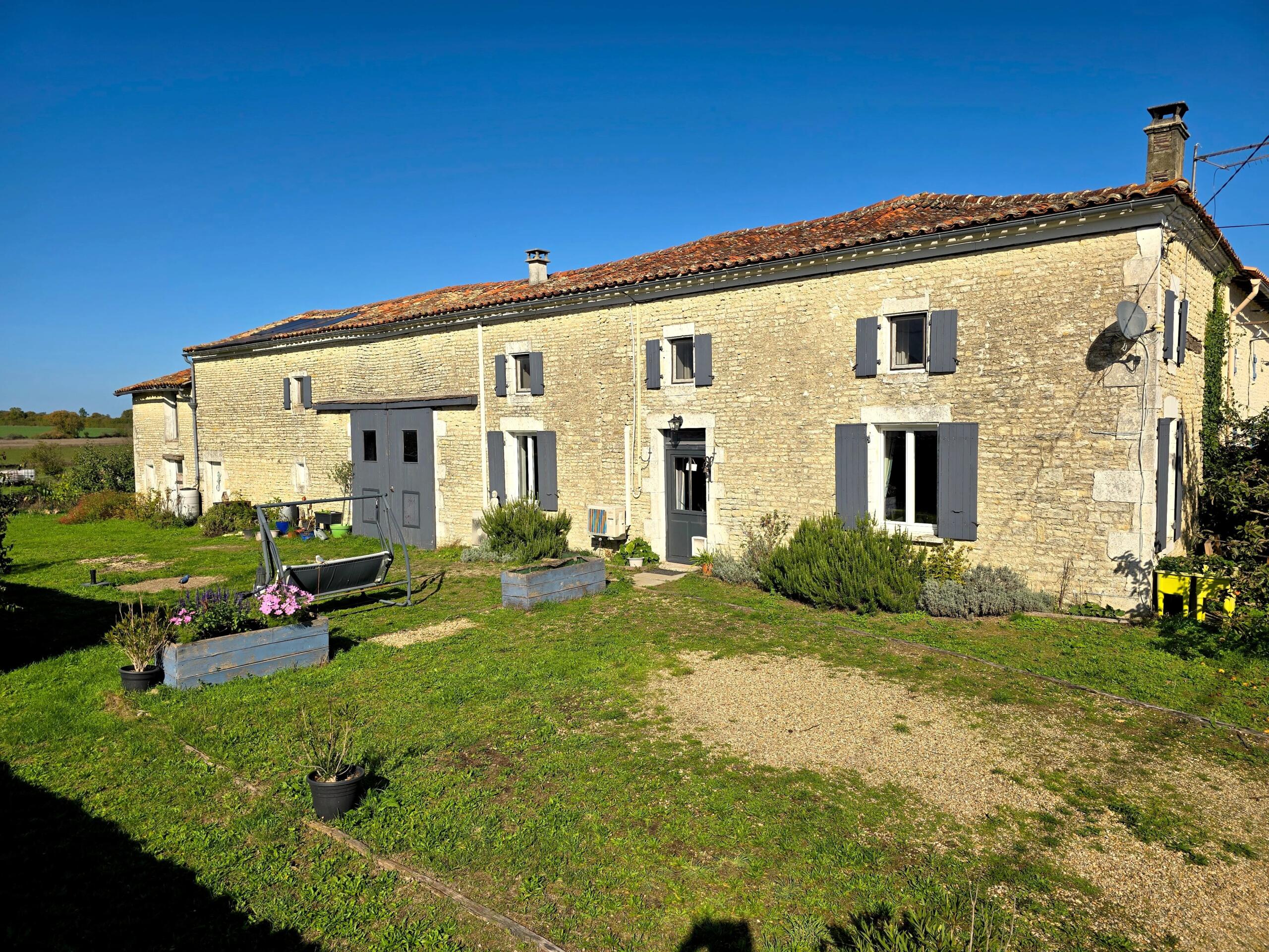 Spacious Family Home in a Beautiful Position, Nouvelle-Aquitaine – France – BVI72666