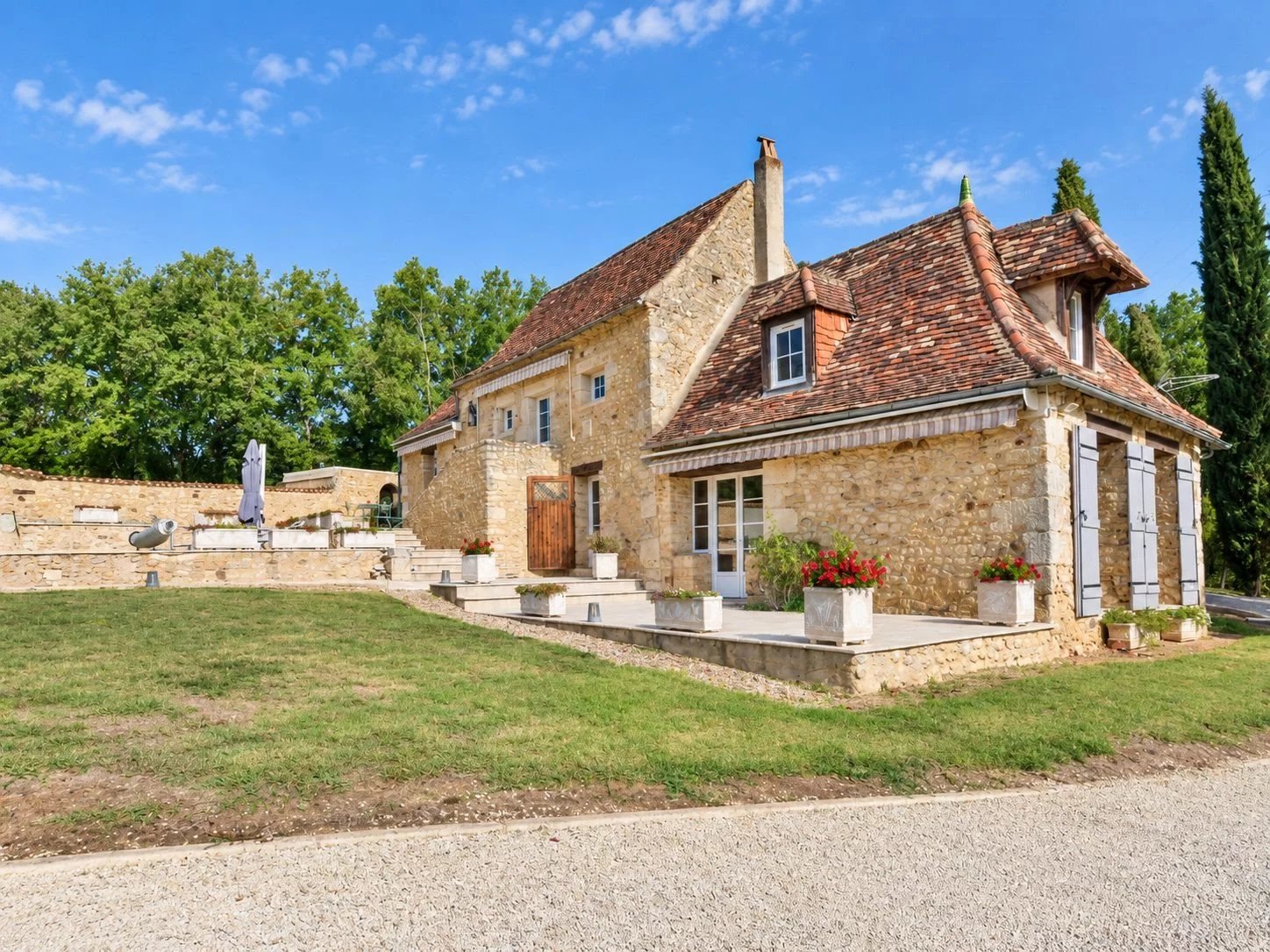 Authentic Périgordian Stone Property with Panoramic Views, Nouvelle-Aquitaine – France – BVI87313