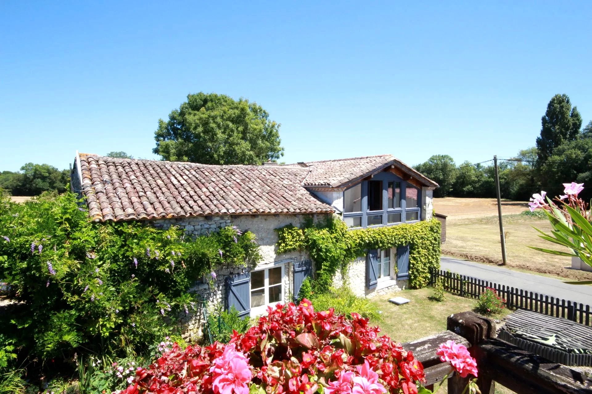 Turnkey property with gites on the outskirts of Eymet, Nouvelle-Aquitaine – France – BVI63691
