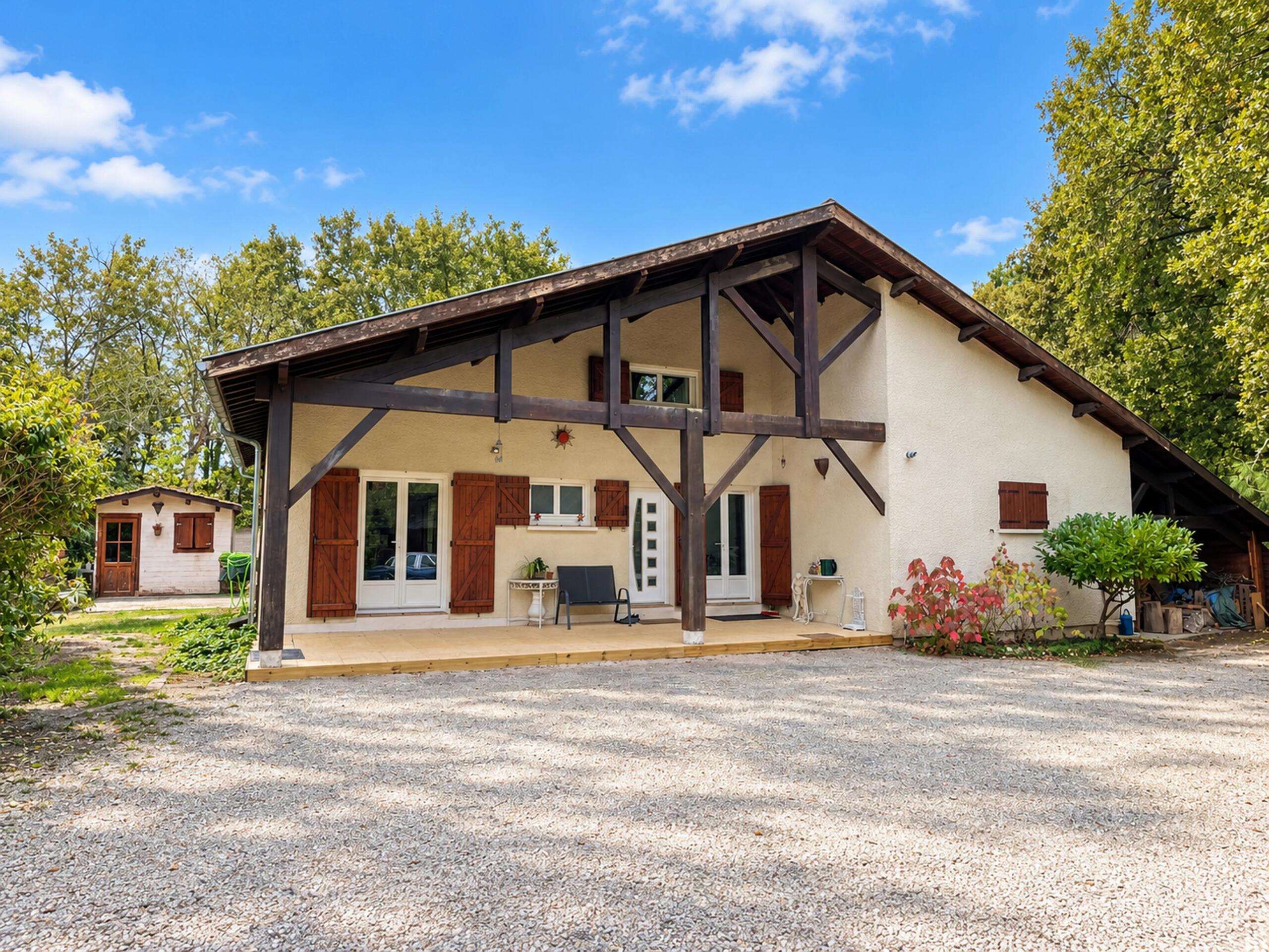 La Brède – Family Home with Swimming Pool, Nouvelle-Aquitaine – France – BVI84483
